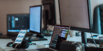 Agentowa AI przejmuje kontrolę