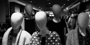 Kreatywny chaos w modzie - trend, który wyzwoli twoją osobowość - Lifestyle Kreatywny chaos w modzie – trend, który wyzwoli twoją osobowość